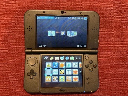 Nintendo 3DS XL Hyrule Gold Edition With Games. Tested